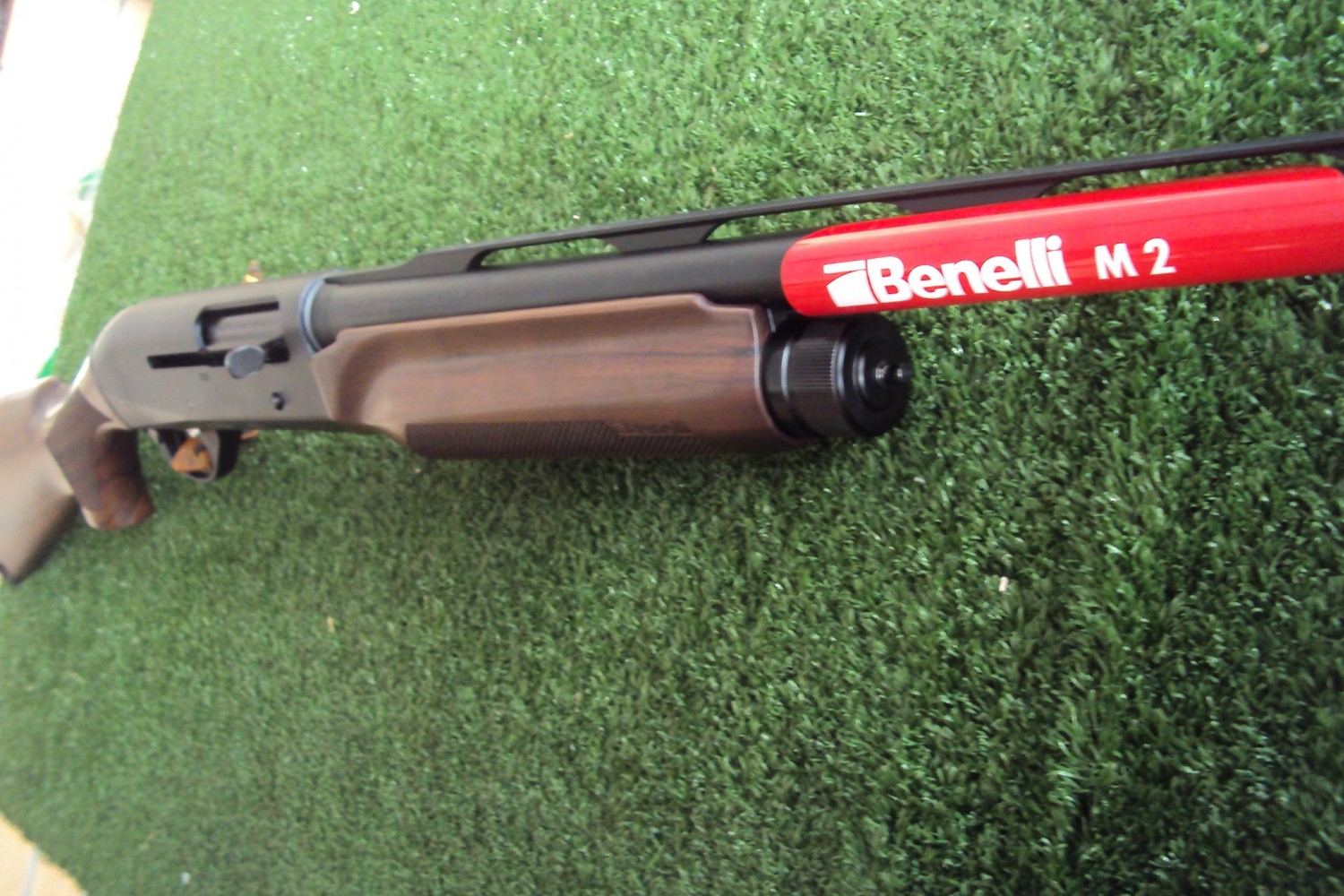 Benelli M2 Wood – Η Ημιαυτόματη Καραμπίνα που Ξεχωρίζει στο Κυνήγι