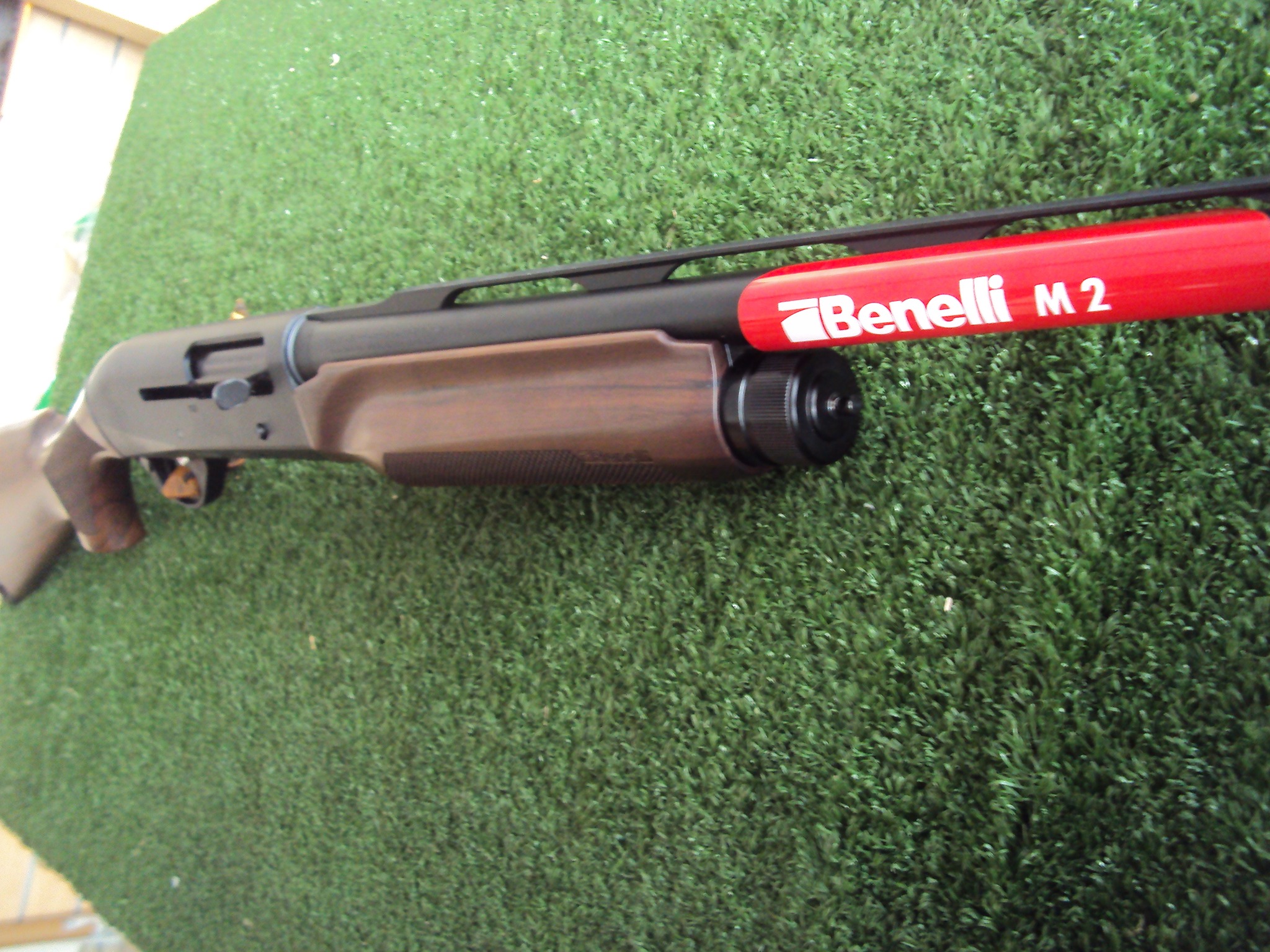 Benelli M2 Wood – Η Ημιαυτόματη Καραμπίνα που Ξεχωρίζει στο Κυνήγι